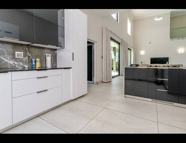 5 BEDROOM HOUSE FOR SALE IN BLUE VALLEY GOLF ESTATE